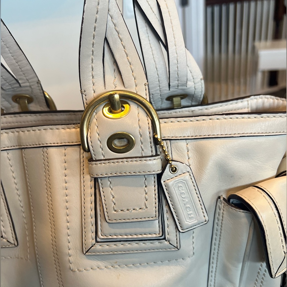 Coach White Leather Shoulder Bag